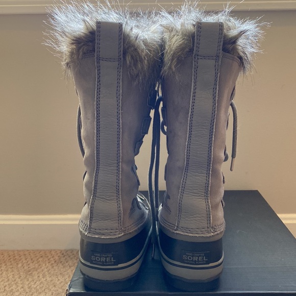 Basically new Sorel Joan of Arctic Waterproof boots - Size 9 - Picture 4 of 6